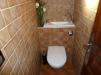 WiCi Bati Wand-WC mit einem komplett integrierten Waschbecken - Herr F (FR - 06) - 2 auf 2 (nachher)